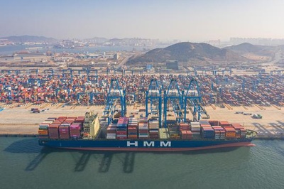 海关总署:一季度进出口增长29% 贸易顺差7592亿元